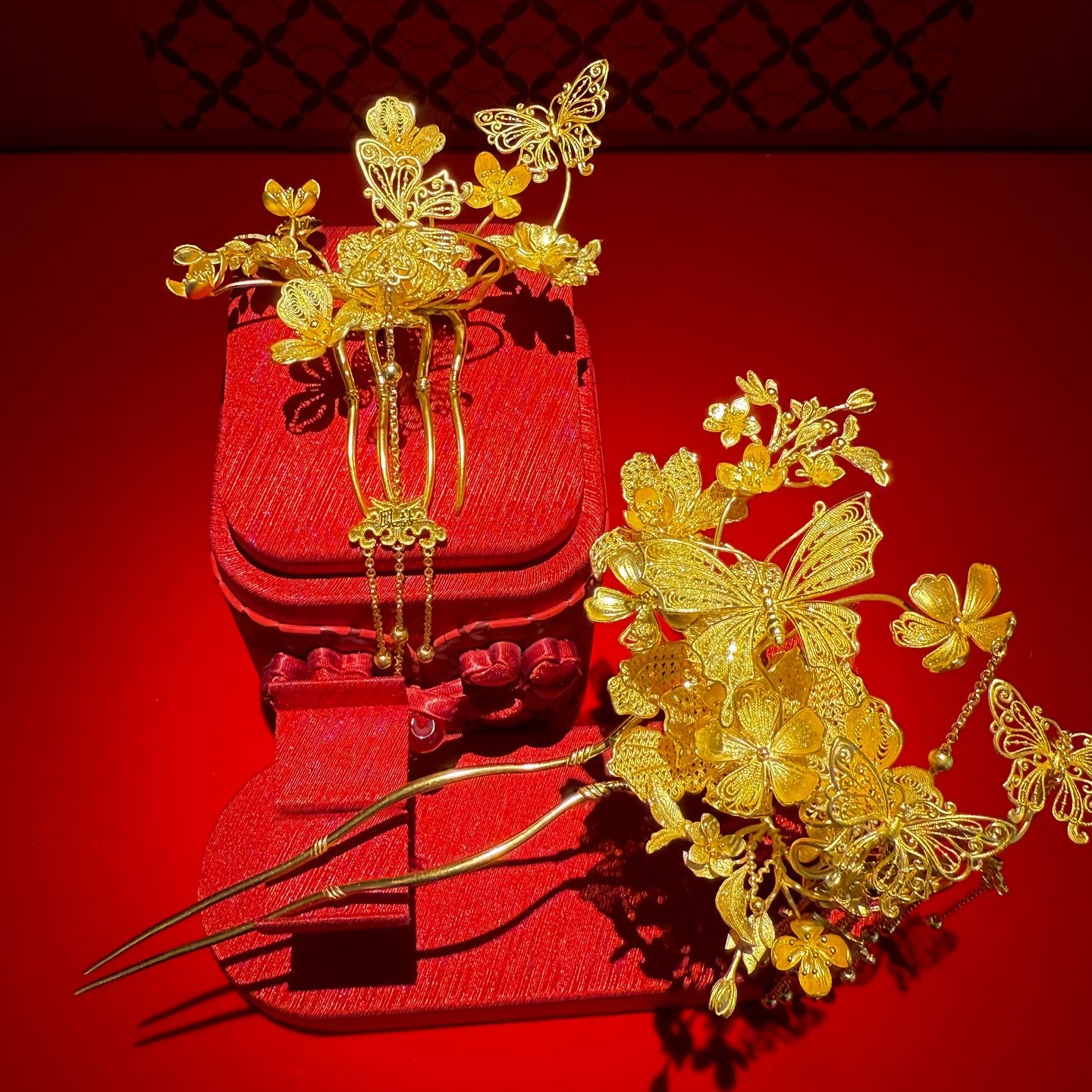 Traditional handmade gold hairpin